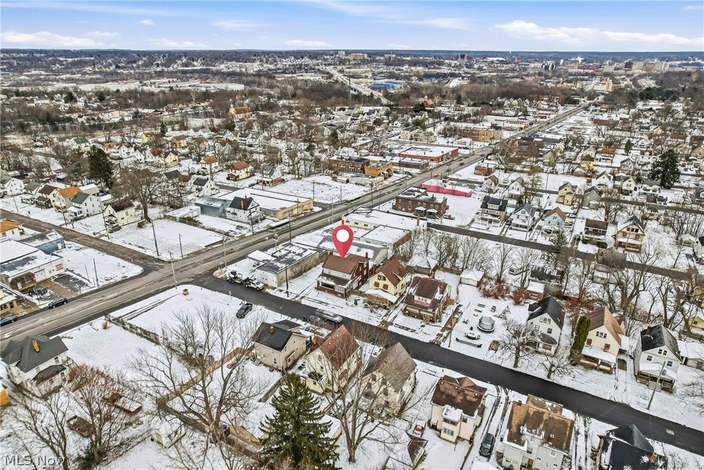 Photo of 15 S Portland Avenue, Youngstown, OH 44509 (MLS # 5208762)