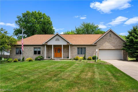 Homes For Sale - 4524 Leawood Drive<br/> Canton, OH 44714