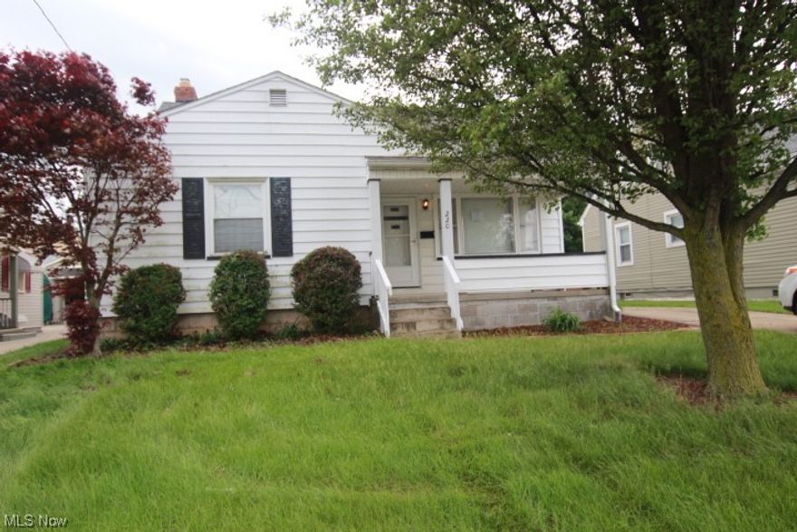 Wow!! What a gorgeous home!! Great Struthers location. Close to everything including schools, shopping and dining. This maintained 3 bedroom cape code home is ready for the new owner.