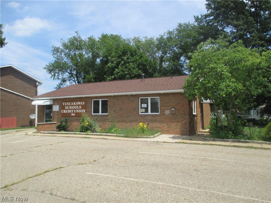 Formerly the teacher's credit union.  Lots of parking.  Could be insurance office, real estate, another bank, or savings & loan, attorney office, title co, accounting office or the use of your choice. Priced below auditors card at $190,000.