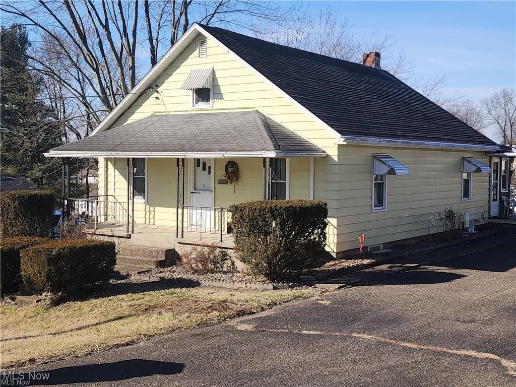 Photo of 137 E King Street, Zanesville, OH 43701 (MLS # 5168260)