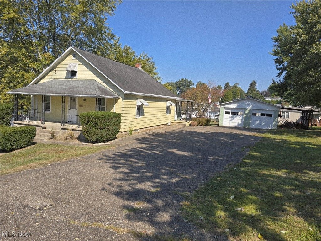 Photo of 137 E King Street, Zanesville, OH 43701 (MLS # 5168260)