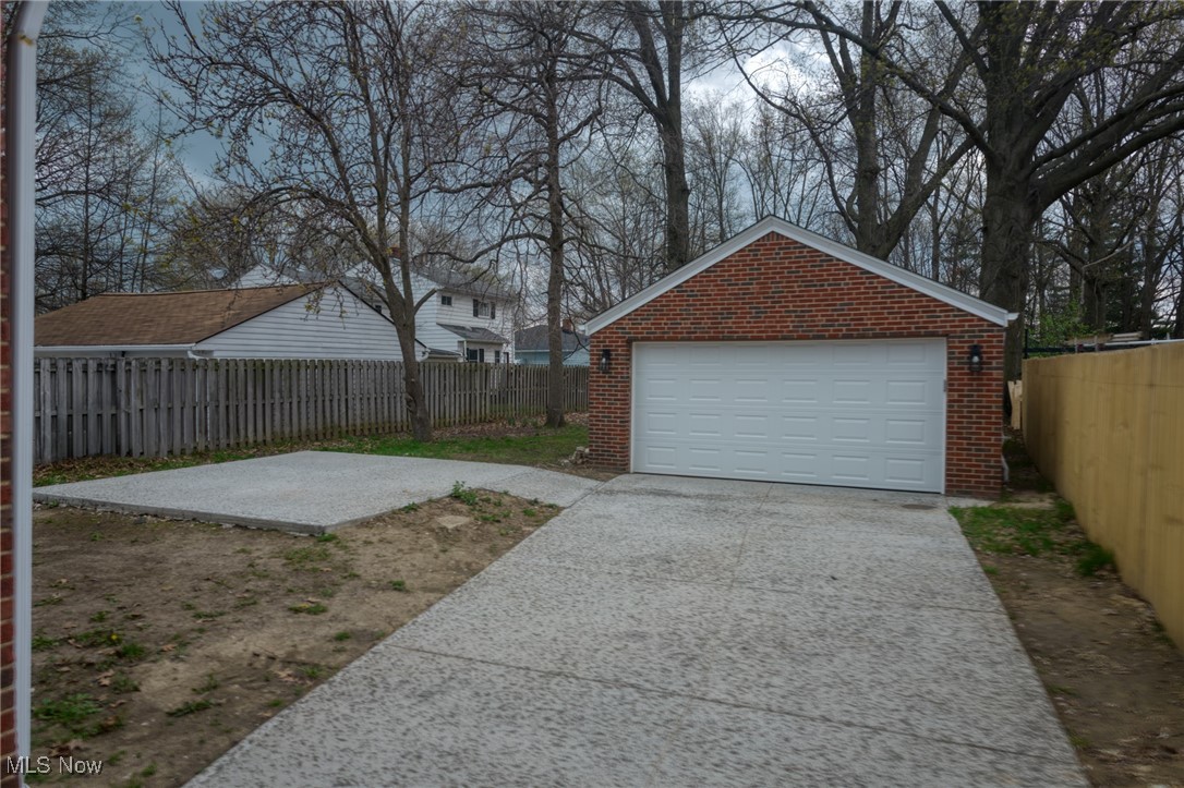 735 E 260th Street, Euclid, Ohio image 42