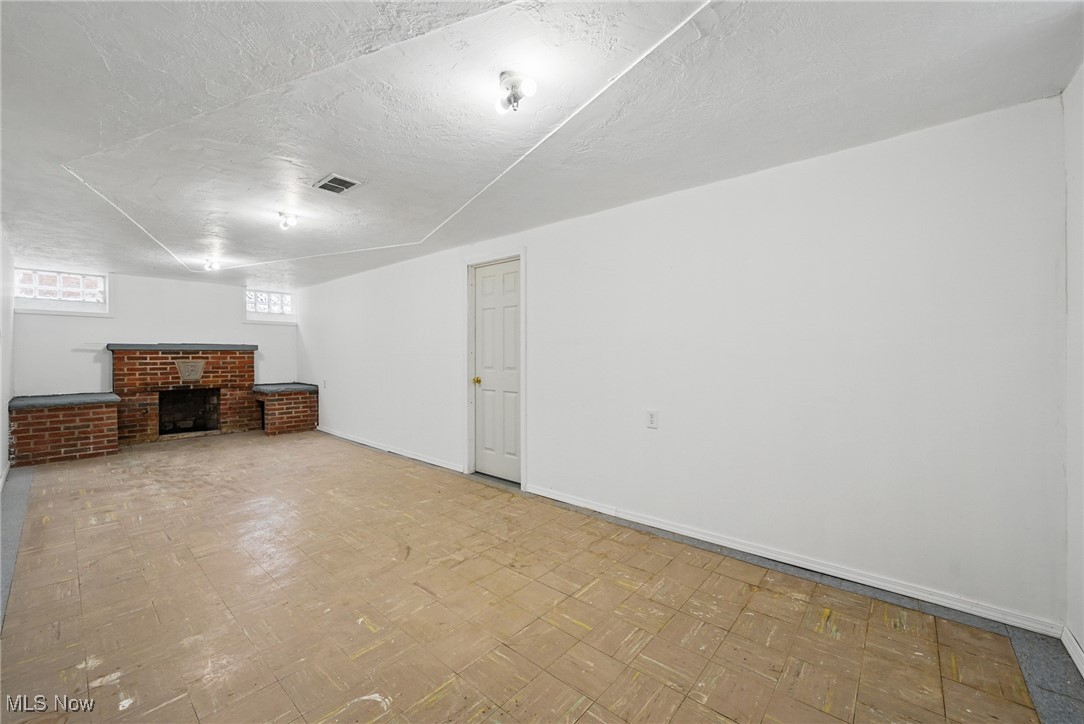 735 E 260th Street, Euclid, Ohio image 37