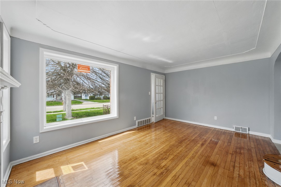 735 E 260th Street, Euclid, Ohio image 6