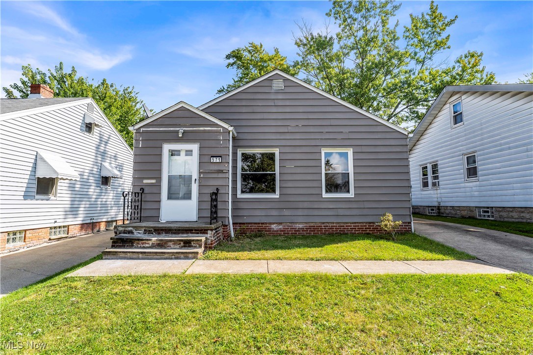 571 Helper Dr, Bedford - Spacious 2-bed 1-bath single-family home! //
$ 1250 rent / $ 1250 deposit //
$55 application fee per adult //
1-2 pets OK in this unit. After application pre-approval, a PetScreening is required for any animals to proceed with one of our properties; a PetScreening affidavit is still required if you have no pets. (Some breed restrictions apply per HUD guidelines). //
NO SMOKING //
1 time $169 non-refundable set up fee paid at lease signing //
$35/month required resident benefit package; can include personal property/liability insurance for an additional $10/month for $45/month total. //
*** MOVE-IN DATE 21-30 DAYS OUT TO ACCOMMODATE REQUIRED CITY COMPLIANCE WITH CITY OF BEDFORD. - MOVE-IN DATE TBD, NO EXCEPTIONS. *** //
After application Pre-Approval 1 applicant per household application is required to fill out a PetScreening application, before being about to proceed with placing a Reservation Fee for one of our properties. You will receive a pre-approval for your application and in order to proceed, the PetScreening is required. Even if you have NO pets - this application must be filled out. One time, non-refundable pet fee of $250-600 per animal applies to all pets & must be paid before or when you pay your first month rent. (No fee for qualified assistance animals). //
Our application is processed through secure site: Findigs, and they require ID and income verification. Without this, your application will not be processed. They offer 24/7 chat support on their application directly if you have any questions. //
BEDROOMS:2 //
BATHROOMS: 1 //
APPLIANCES PROVIDED: N/A //
UTILITIES / RESIDENT RESPONSIBILITY: Residents are responsible for all utilities including: water/sewer/trash, gas & electric and are responsible to maintain lawn care maintenance & snow removal. //
Serious inquiries only.