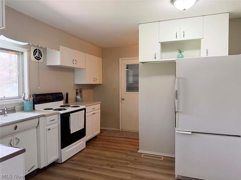 Tiny photo for 421 Linwood Drive, Alliance, OH 44601 (MLS # 5203327)