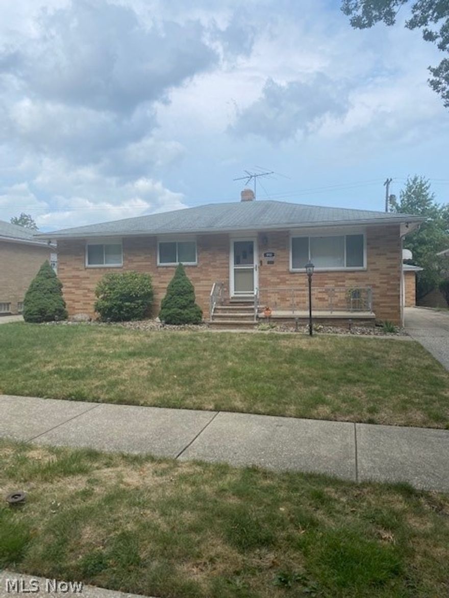 Great 3 bedroom ranch in quiet neighborhood!  Tucked away on a semi private cul-de-sac close to the lake you will find this Gem.  All that you could want with awesome 1 floor living.  3 bedrooms, with master bedroom in suite 1/2 bath, newer kitchen with stainless steel appliances, HUGE finished basement with bathroom and pool table, 2 car garage, central air, great neighbors and close to the freeway.

This is a great starter or retirement home, half bath in master bedroom, half bath in finished basement, full bath on main floor, front porch for enjoying summer nights.  

This home comes with a 1 year home warranty from APHW