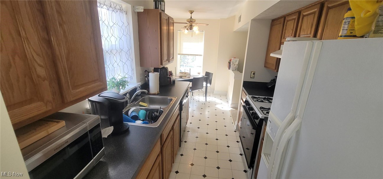 5300 Heather Field Circle, Parma, Ohio image 7
