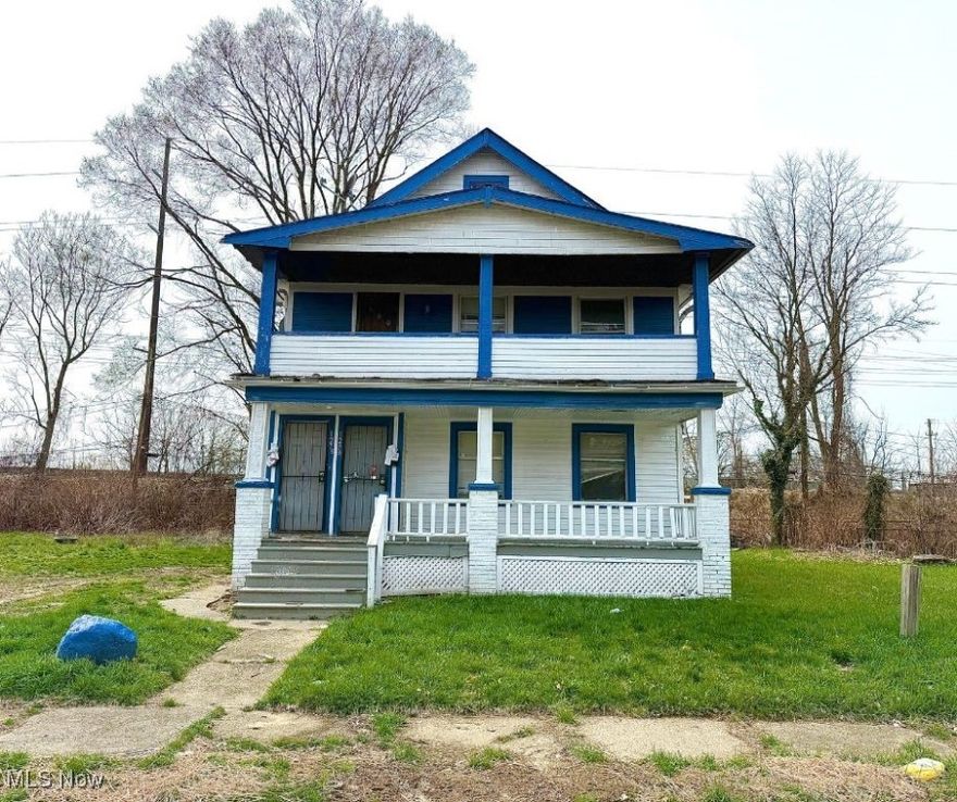 Investor Special – Duplex Opportunity in Cleveland!
Calling all savvy investors! This Cleveland duplex is brimming with potential and waiting for the right buyer to bring it back to life. With two units, newer hot water tank and furnace and solid bones, this property is a prime opportunity for rental income once renovations are complete.
Each unit offers a spacious layout with great natural light and the flexibility to design to your vision. Some work is needed—but the upside is strong for those ready to roll up their sleeves. Whether you're looking to fix and flip or build your rental portfolio, this property is priced to move and ready for transformation.