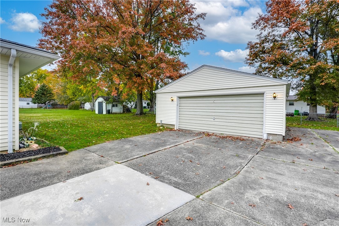 2243 E Gilwood Drive, Stow, Ohio image 4