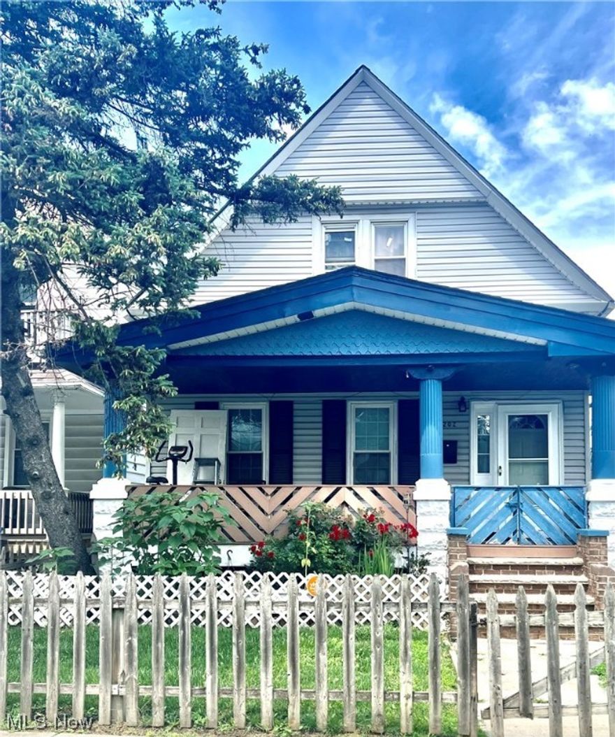Bring your pickiest buyers to see This charming home has a lot to offer . 3 bedrooms with 2 Full baths, 1st floor laundry room with lots of updates! Hurry won’t last long.