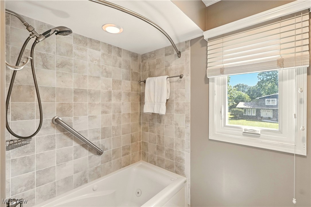 Fairlawn, Ohio 44333, United States, 4 Bedrooms Bedrooms, ,3 BathroomsBathrooms,Residential,Active,183550