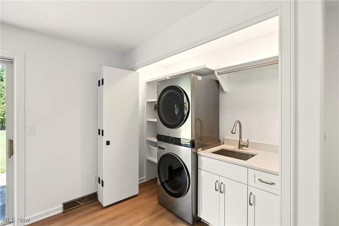 Fairlawn, Ohio 44333, United States, 4 Bedrooms Bedrooms, ,3 BathroomsBathrooms,Residential,Active,183550