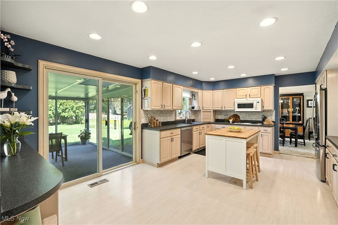 Fairlawn, Ohio 44333, United States, 4 Bedrooms Bedrooms, ,3 BathroomsBathrooms,Residential,Active,183550