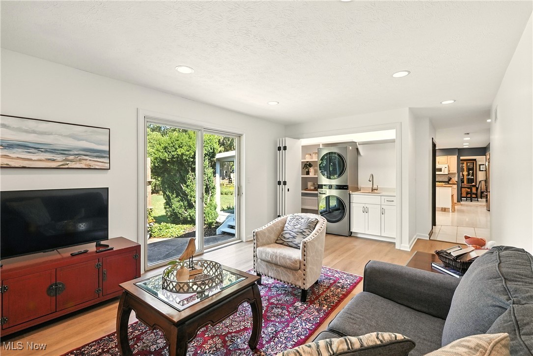 Fairlawn, Ohio 44333, United States, 4 Bedrooms Bedrooms, ,3 BathroomsBathrooms,Residential,Active,183550