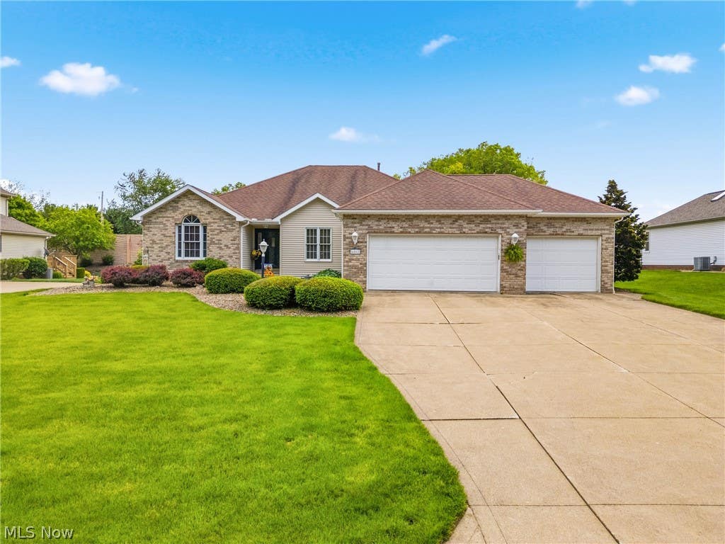 Photo of 6862 Red Deer Circle NW, Canton, OH 44708 (MLS # 5210899)