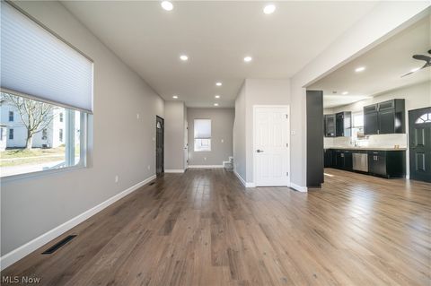 Tiny photo for 807 E Third Street, Salem, OH 44460 (MLS # 5190101)