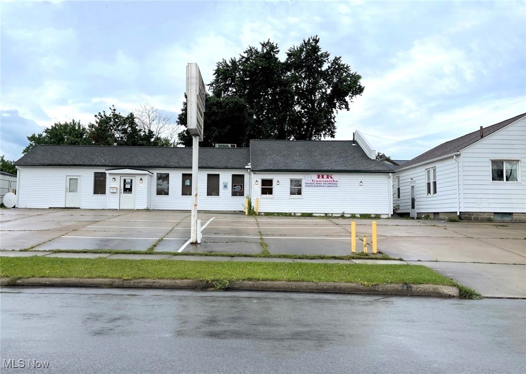 "Seller Financing Available." Mixed Use. Retail Building and Rental Home. Retail building has 1,852 sf of space, with receptionist area, lobby, seven offices storage rooms and restrooms. There are two entrances so this space could be split. Retail building is currently occupied with a tenant and leases for $1,100 per month. Building has newer roof. Rental home on property is vacant. Rental Home is located on 338 Hall St. This property is a 976 sf bungalow with two bedrooms, one bathroom and a basement. Exterior updates: roof, siding painted, some windows and all basement windows. Interior updates: electrical, plumbing, flooring, interior painting, interior lighting. Completely updated bathroom and kitchen. Window treatments​​‌​​​​‌​‌​​​‌‌​​​‌‌‌​​‌​​‌‌​​​​ added.