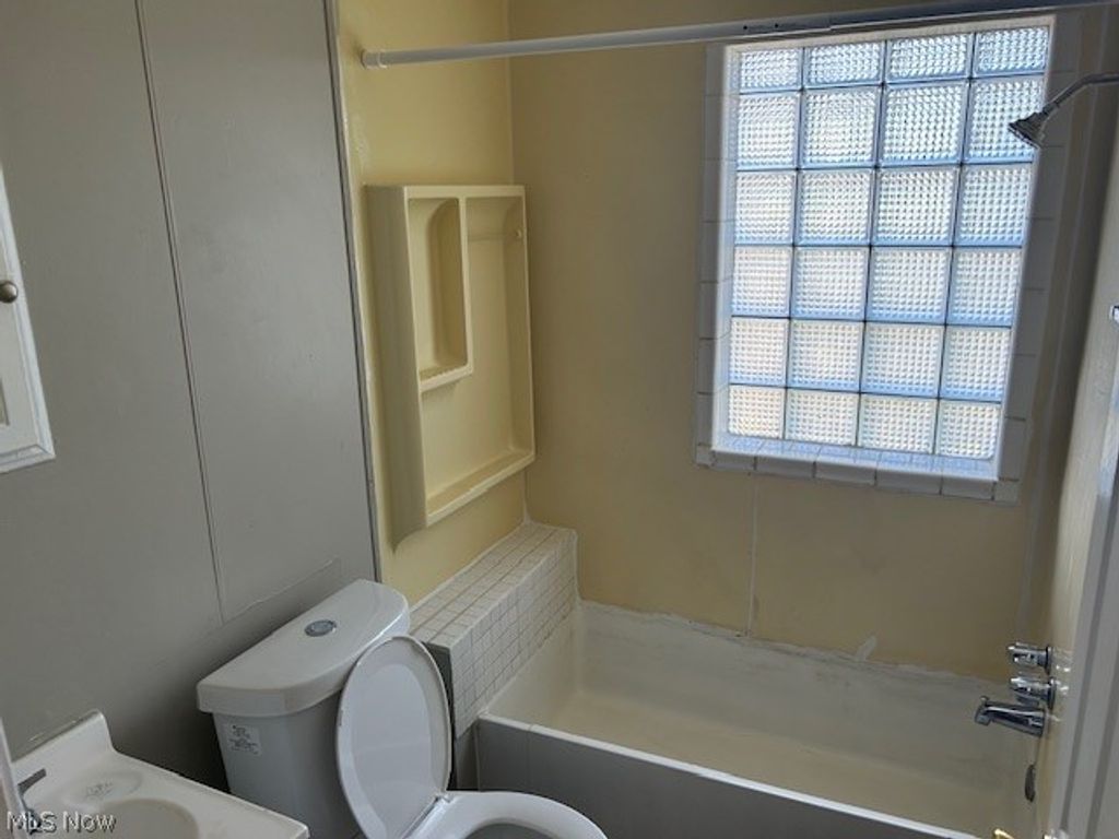 Photo of 1736 Spring Avenue NE, Canton, OH 44714 (MLS # 5190713)