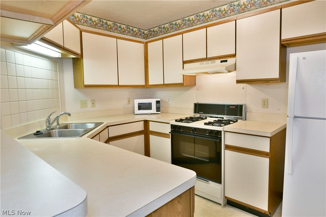 Lake Pointe Condo - Residential