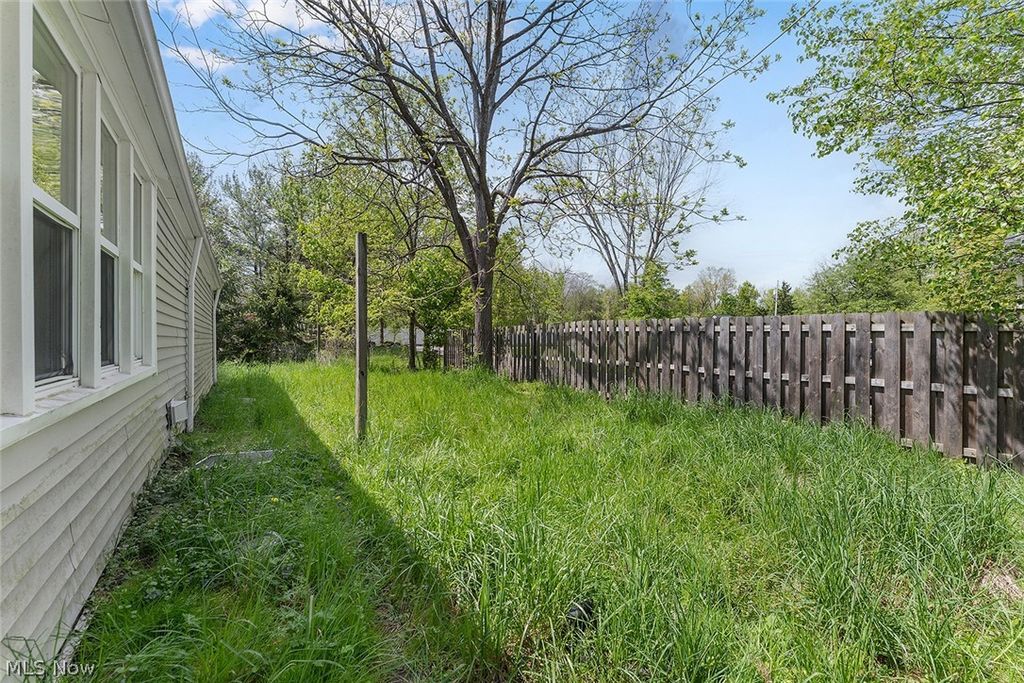 Photo of 23804 Blackburn Road, Oakwood, OH 44146 (MLS # 5212002)