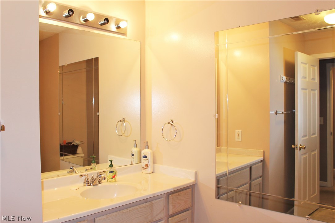 Lenox Crk Condo Ph III - Residential Lease