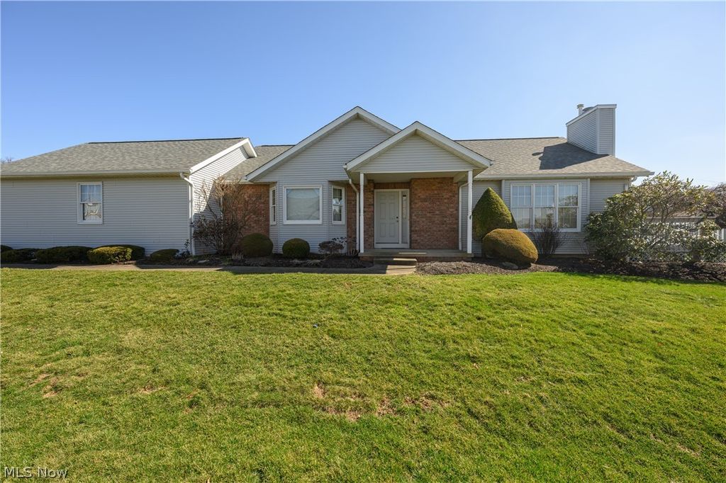 Photo of 580 Glenmere Place, Barberton, OH 44203 (MLS # 5191995)