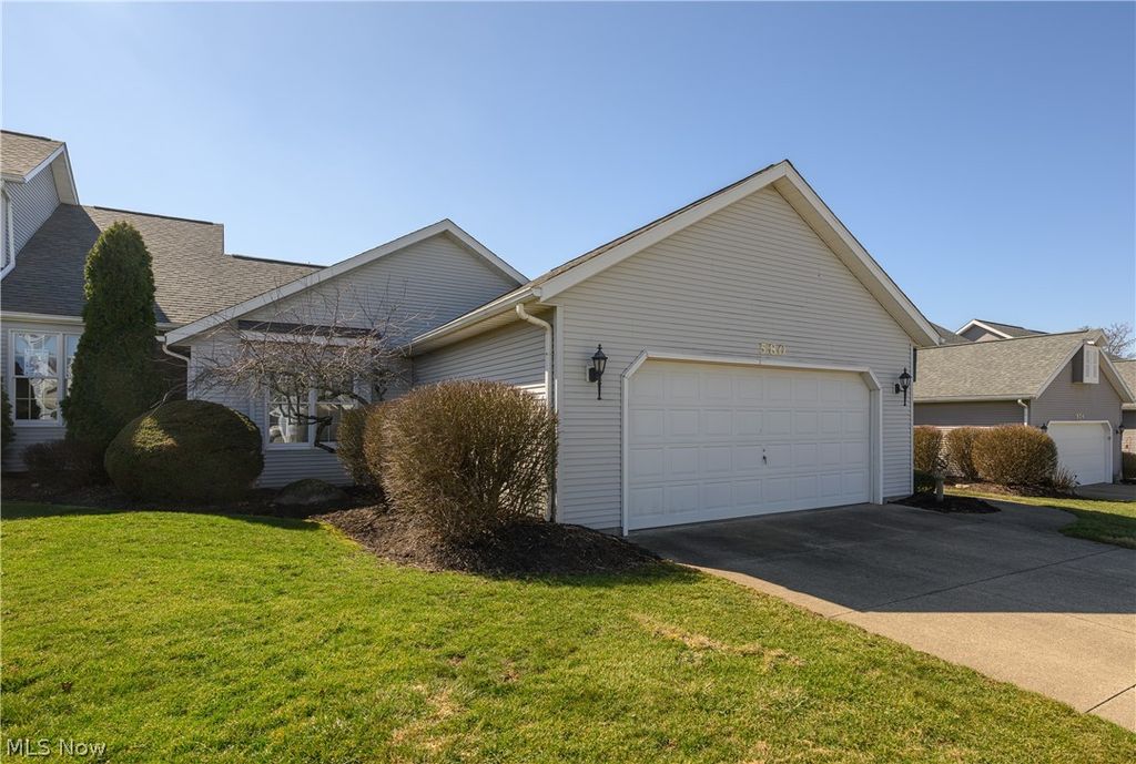 Photo of 580 Glenmere Place, Barberton, OH 44203 (MLS # 5191995)