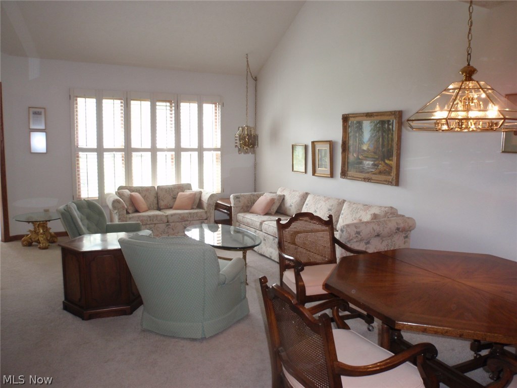 Villas/Hlnd Park Condo - Residential