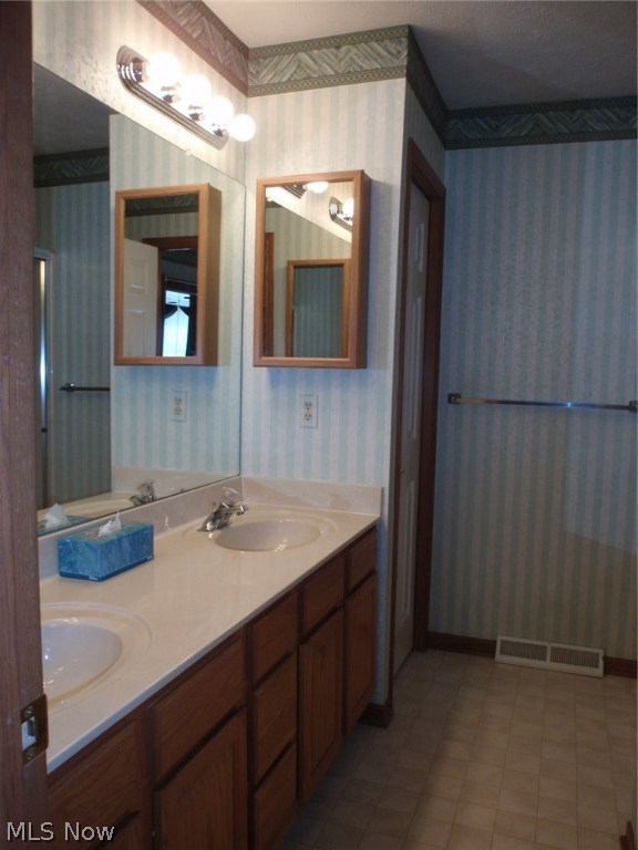 Villas/Hlnd Park Condo - Residential