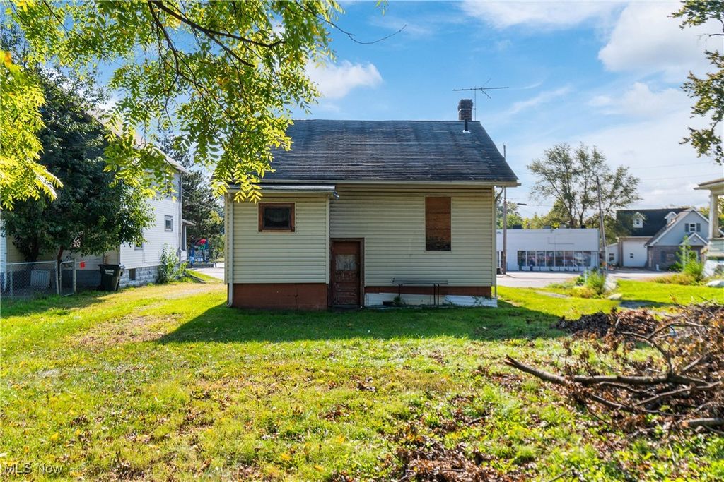 Photo of 1146 Wooster Road N, Barberton, OH 44203 (MLS # 5177213)