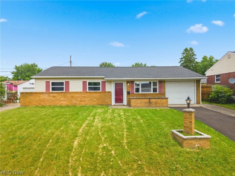 Homes For Sale - 2457 Cathy Drive<br/> Canton, OH 44705