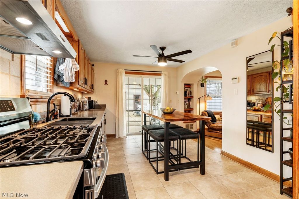 Photo of 214 Westland Avenue NW, Massillon, OH 44646 (MLS # 5194869)