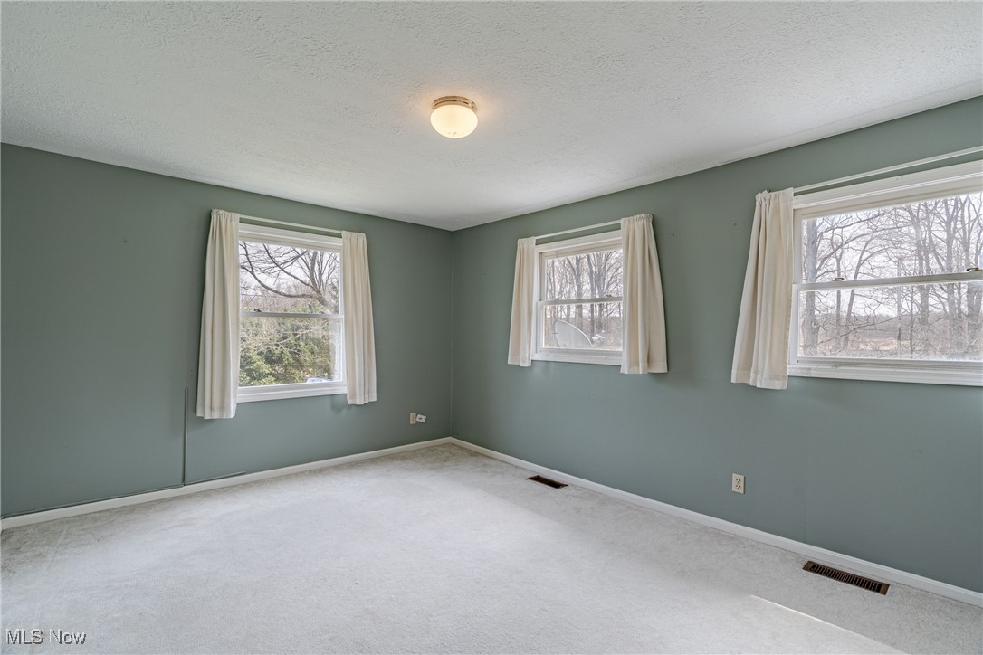 12560 Burton Heights Boulevard, Burton, Ohio image 15