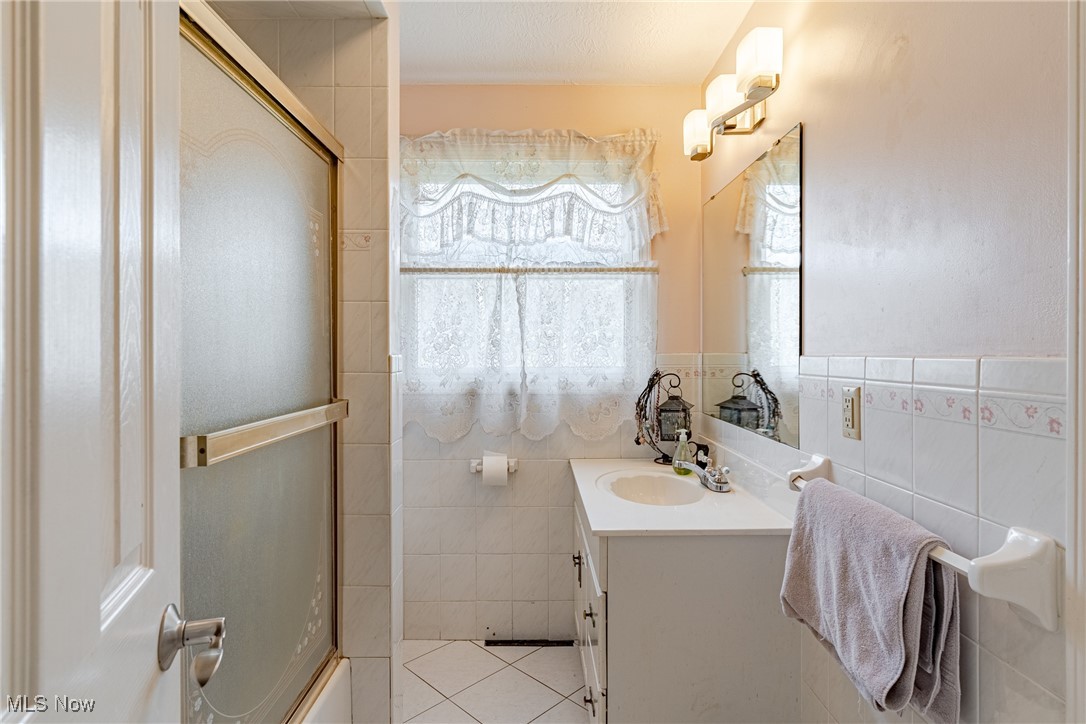 12560 Burton Heights Boulevard, Burton, Ohio image 13