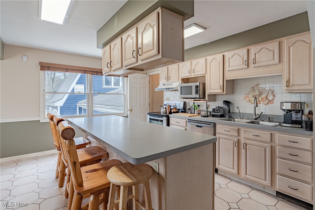 12560 Burton Heights Boulevard, Burton, Ohio image 11
