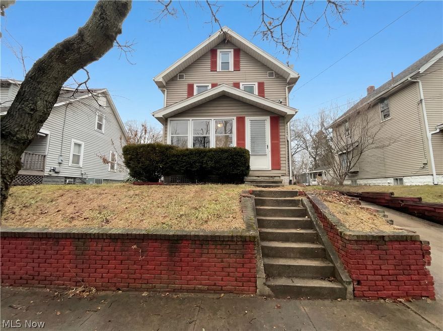 Welcome to 1223 Florida Ave, a home that exudes elegance and comfort. The kitchen is a chef's dream with an accent backsplash that adds a touch of sophistication. The primary bathroom is designed with convenience in mind, featuring double sinks for a hassle-free morning routine. Outdoor living is a breeze with a deck perfect for entertaining and a fenced-in backyard providing privacy and security. All appliances are new, promising efficiency and reliability. This property is a perfect blend of style and functionality, making it a must-see. Included 100-Day Home Warranty with buyer activation