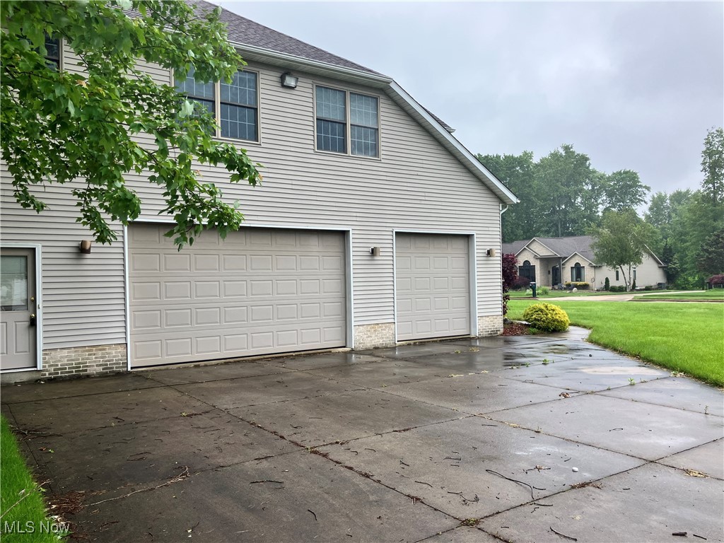 1254 Maxfli Drive, Akron, Ohio image 5