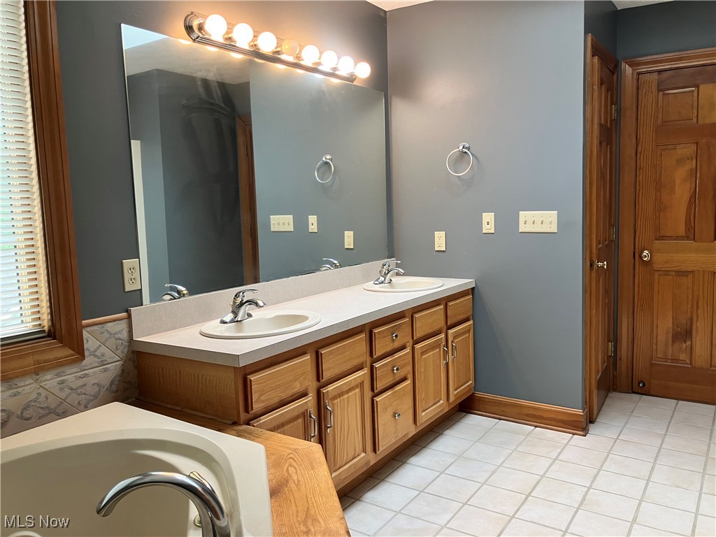 1254 Maxfli Drive, Akron, Ohio image 27