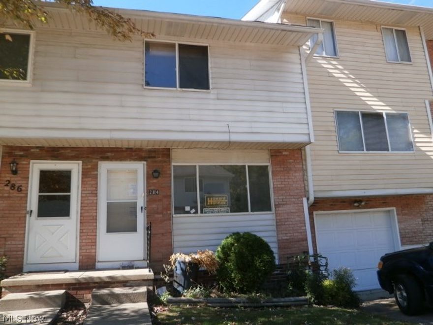 Spacious 2 bedroom 1 and 1/2 bath condo with large eat-in-kitchen and full basement for extra room.  So much for so little!   This condo is a must see!  See today and make an offer!  THIS IS A FANNIEMAE HOMEPATH PROPERTY.