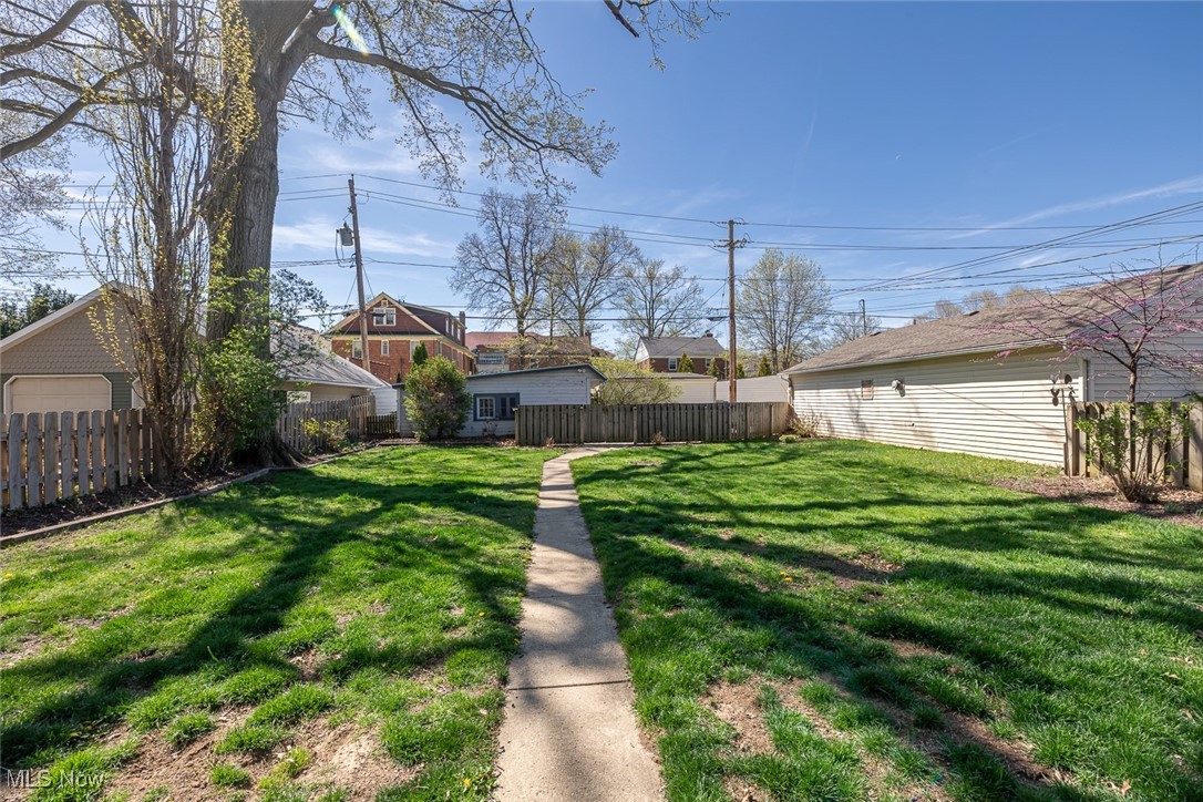 15617 Lake Avenue, Lakewood, Ohio image 34