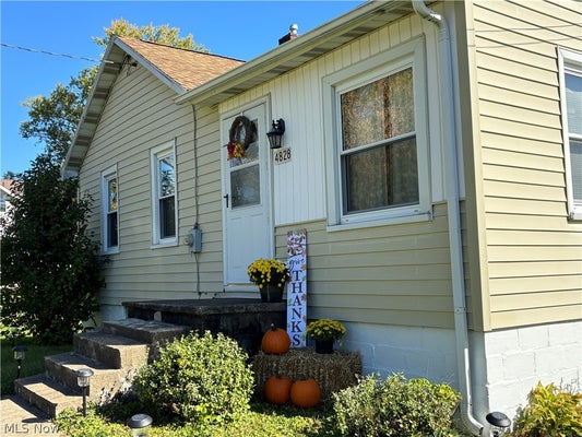 4828 DAMON AVE NW, WARREN, OH 44483 - Image d15b42e6f00966cc7e772677f8e8934a/939593786