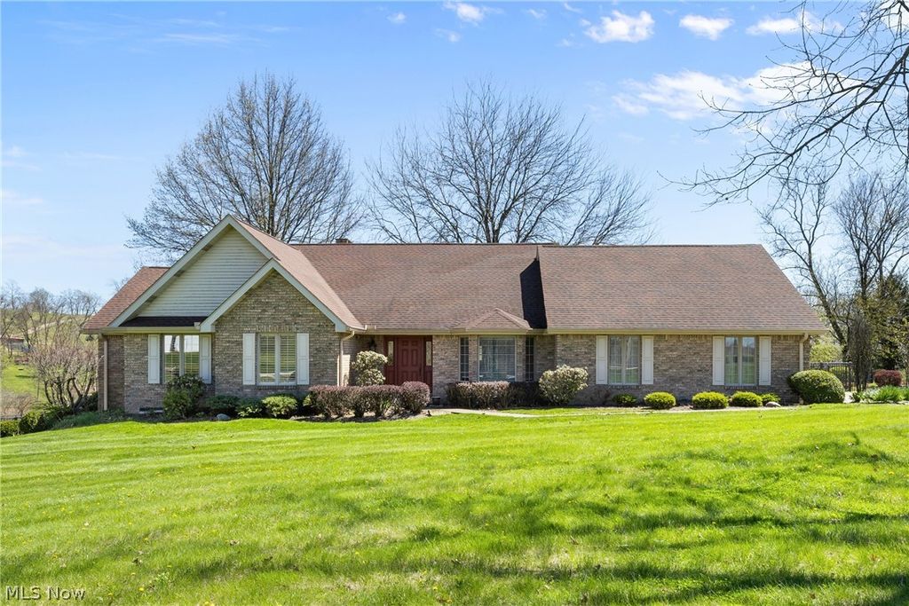 Photo of 66985 Vista Drive, St Clairsville, OH 43950 (MLS # 5191928)