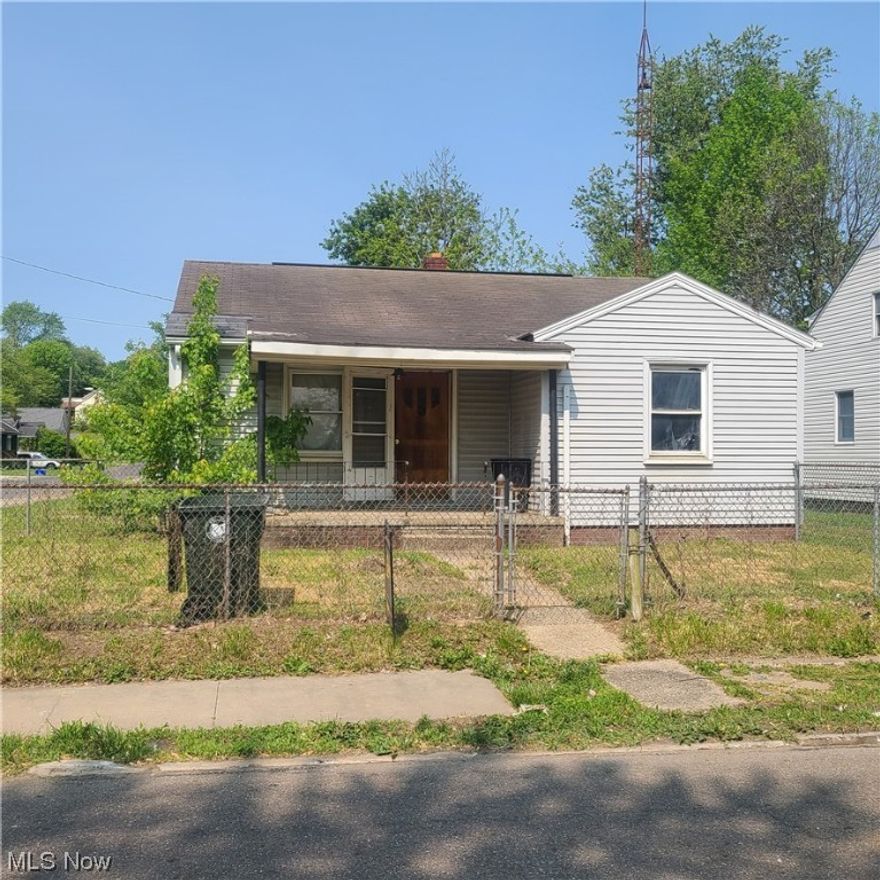Investors special: in serious need of a remodel. Sold as is, cash only. Subject to probate, appraise value of $38,000. Great flip of rental opportunity.