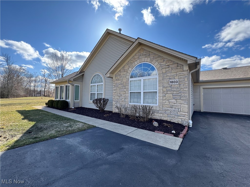 1803 Timberline Drive, Columbiana, Ohio image 3