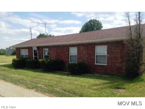 Cute & cozy brick ranch! Nice garage & backyard. Open kitchen and living room. HUD Case # 413-496172. All bids must be placed on www.hudhomestore.com by registered broker. Sold strictly as-is. Managed by MMREM. M609 JJ Elem: Barlow-Vincent Elementary Scho Elem/Bus: Y JrHigh: Barlow Vincent JrHigh/Bus: Y High: Warren High School High/Bus: Y Fire: VOL Police: SHF ;SQFT=Fin L1:1092, Fin Bsmt:0, Fin Above:1092, Fin Total:1092, Unfin Above:0;GAR= 2 Car Det