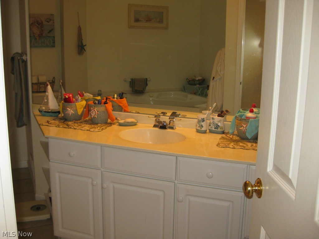 Arrowhead Bay Cond - Residential