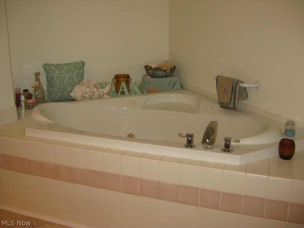 Arrowhead Bay Cond - Residential