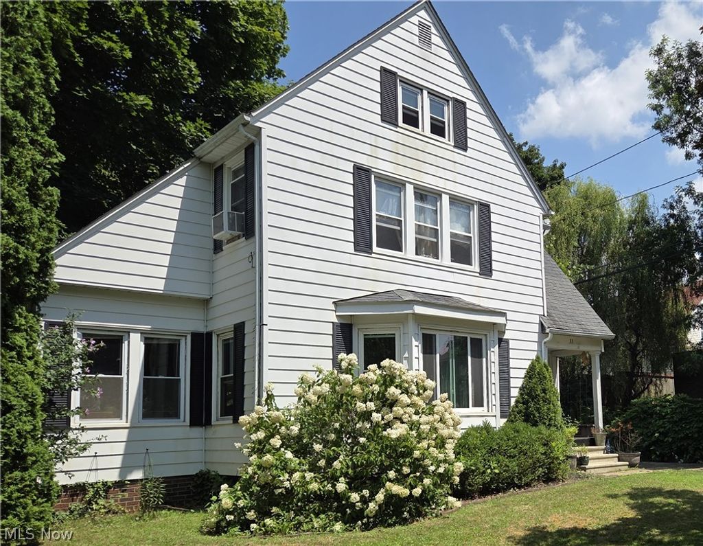 Photo of 31 Medford Avenue, Akron, OH 44310 (MLS # 5190189)